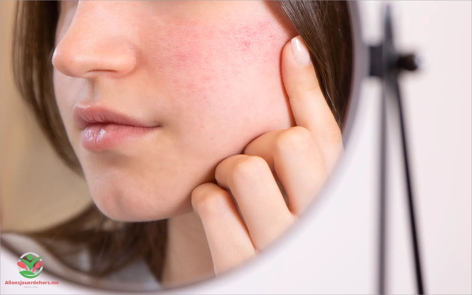 Plaque rouge visage allergie causes symptômes et traitements